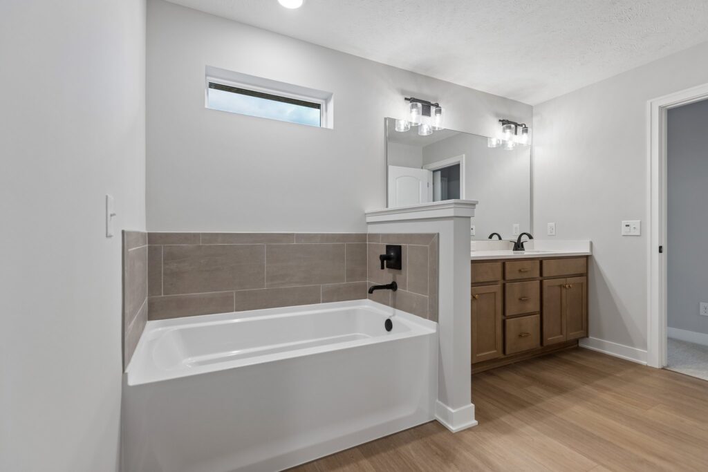 28-web-or-mls-8528 - 8614 Legacy St_028