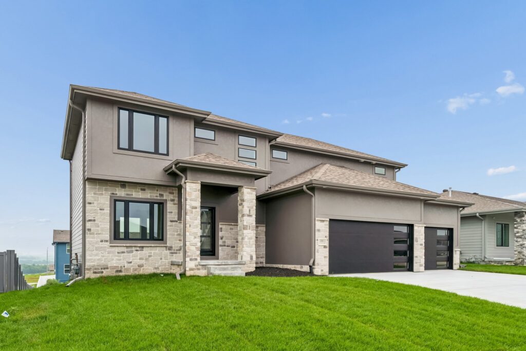3-web-or-mls-10911 N 161st Ave_003