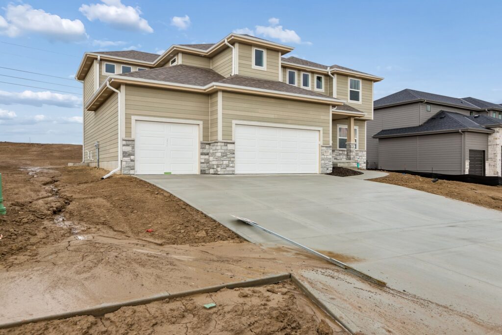 3-web-or-mls-8528 - 8614 Legacy St_003