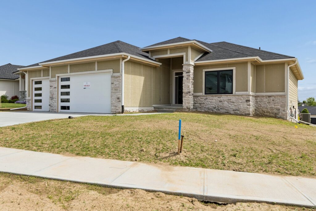 3-web-or-mls-8793 - 7805 N 167th Ave_003