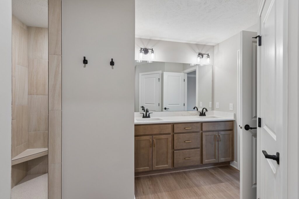 30-web-or-mls-8512 - 6221 N 210th St_030