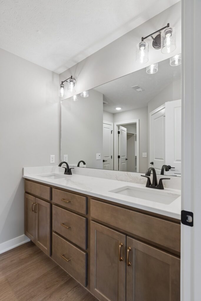 31-web-or-mls-8512 - 6221 N 210th St_031