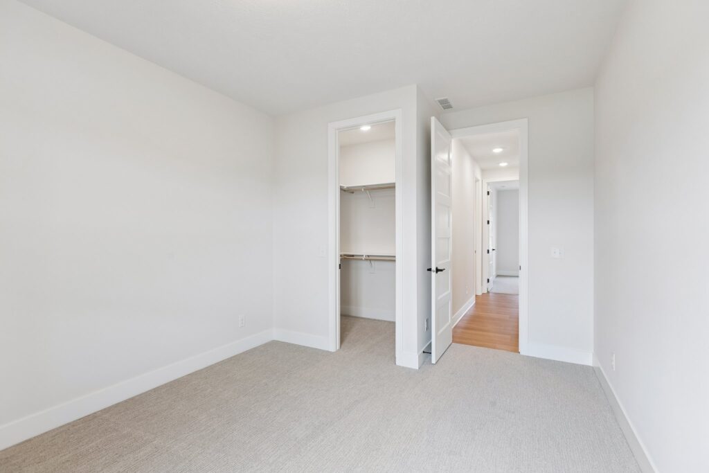 31-web-or-mls-8793 - 7805 N 167th Ave_031
