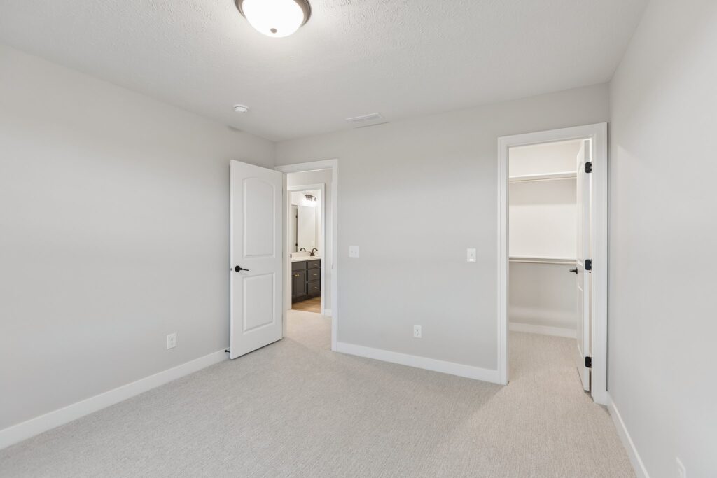 32-web-or-mls-8528 - 8614 Legacy St_032