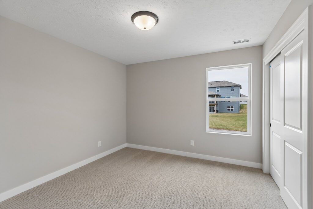 35-web-or-mls-8512 - 6221 N 210th St_035