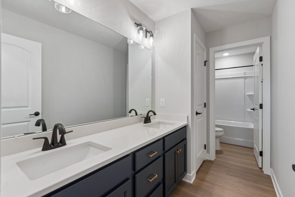 35-web-or-mls-8528 - 8614 Legacy St_035