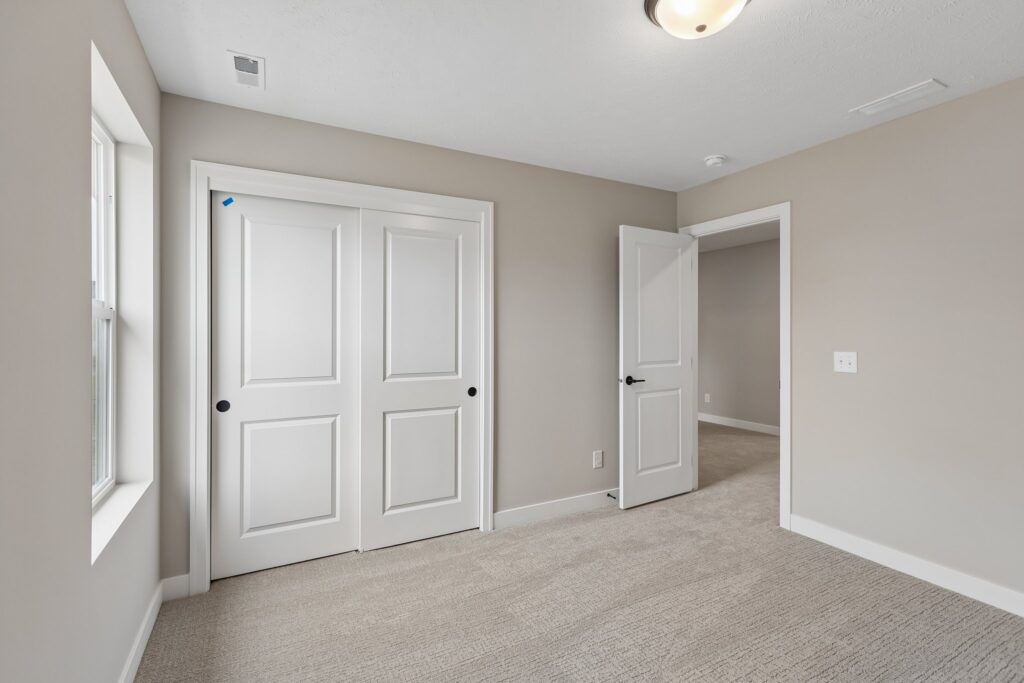 36-web-or-mls-8512 - 6221 N 210th St_036