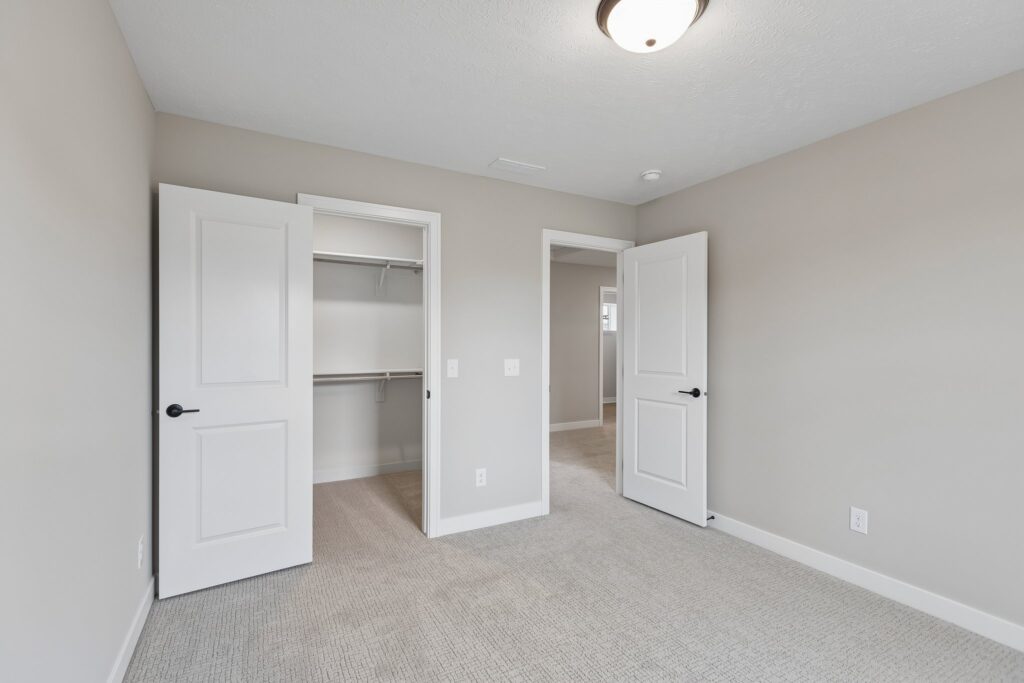 39-web-or-mls-8512 - 6221 N 210th St_039