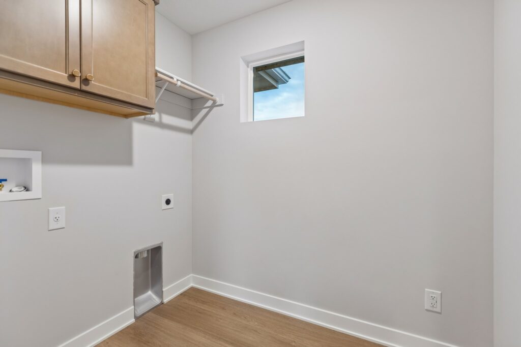 39-web-or-mls-8528 - 8614 Legacy St_039