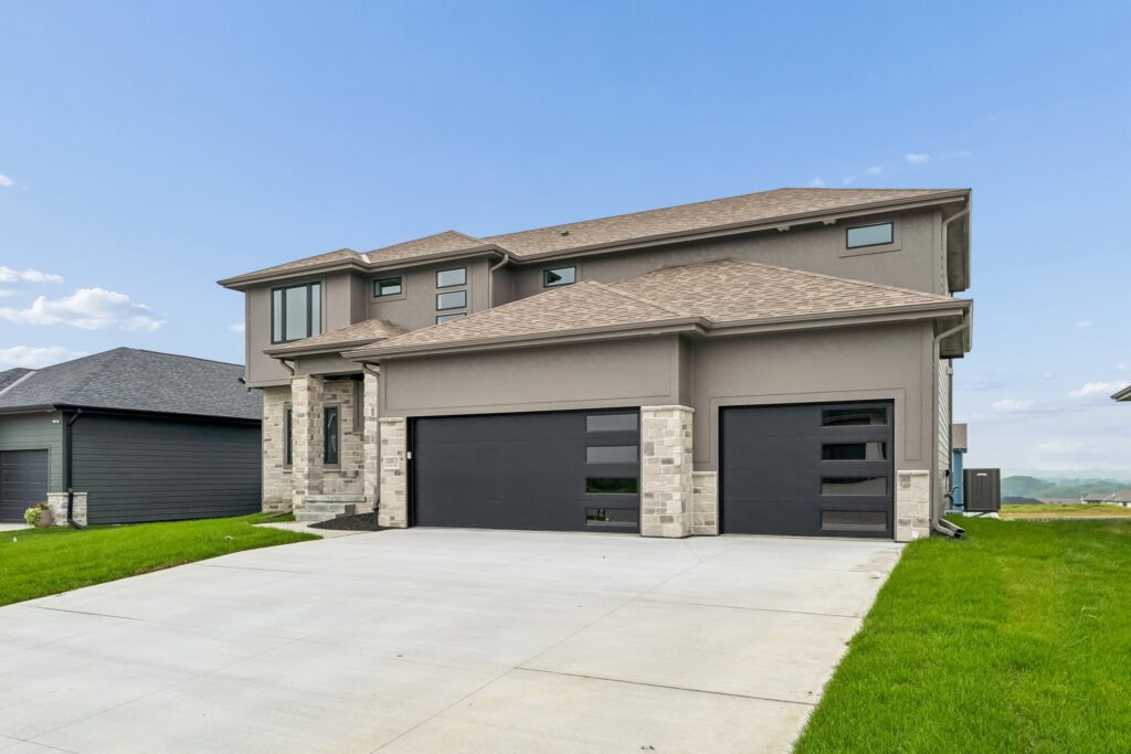 4-web-or-mls-10911 N 161st Ave_004