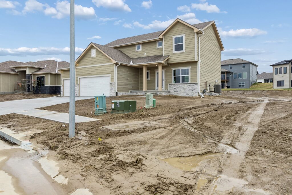 4-web-or-mls-8512 - 6221 N 210th St_004