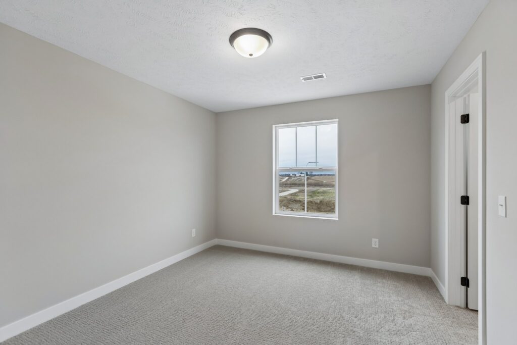 40-web-or-mls-8512 - 6221 N 210th St_040