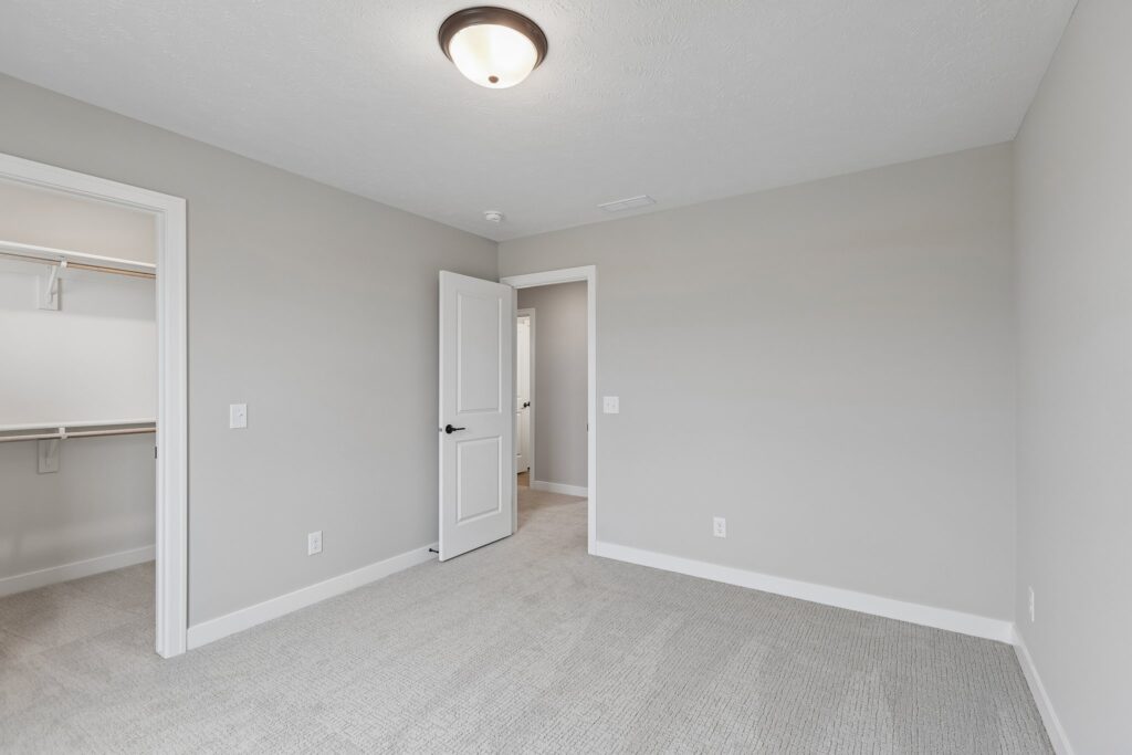 41-web-or-mls-8512 - 6221 N 210th St_041