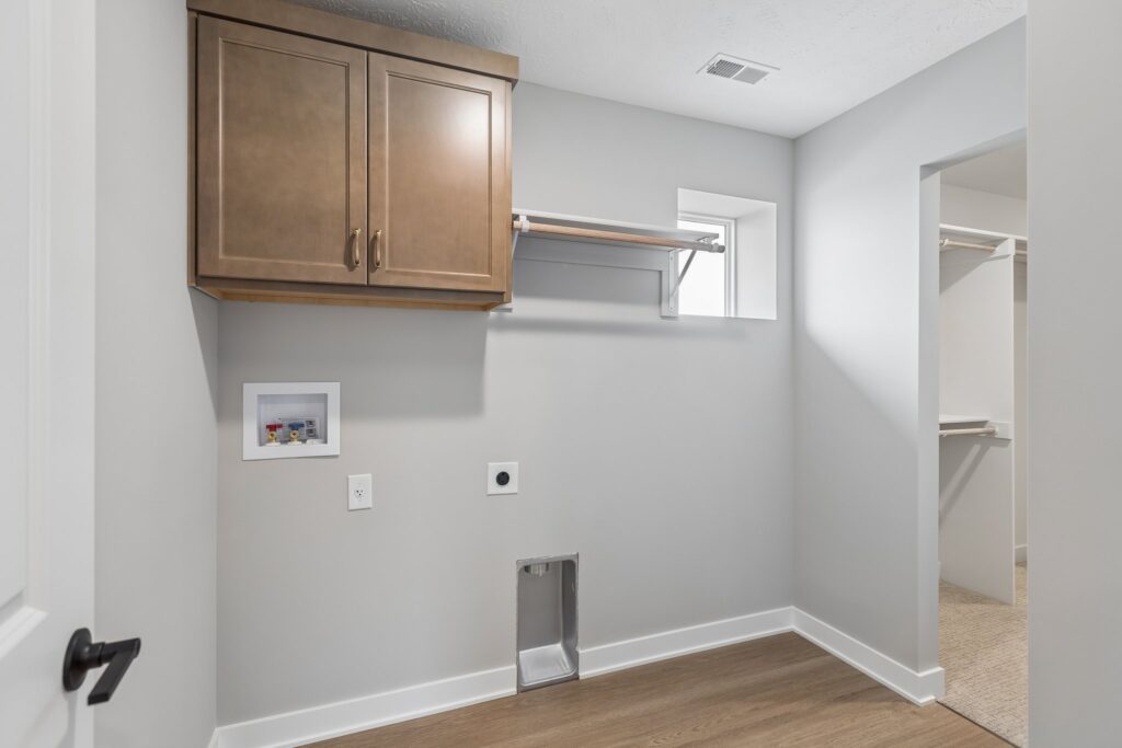 42-web-or-mls-8512 - 6221 N 210th St_042