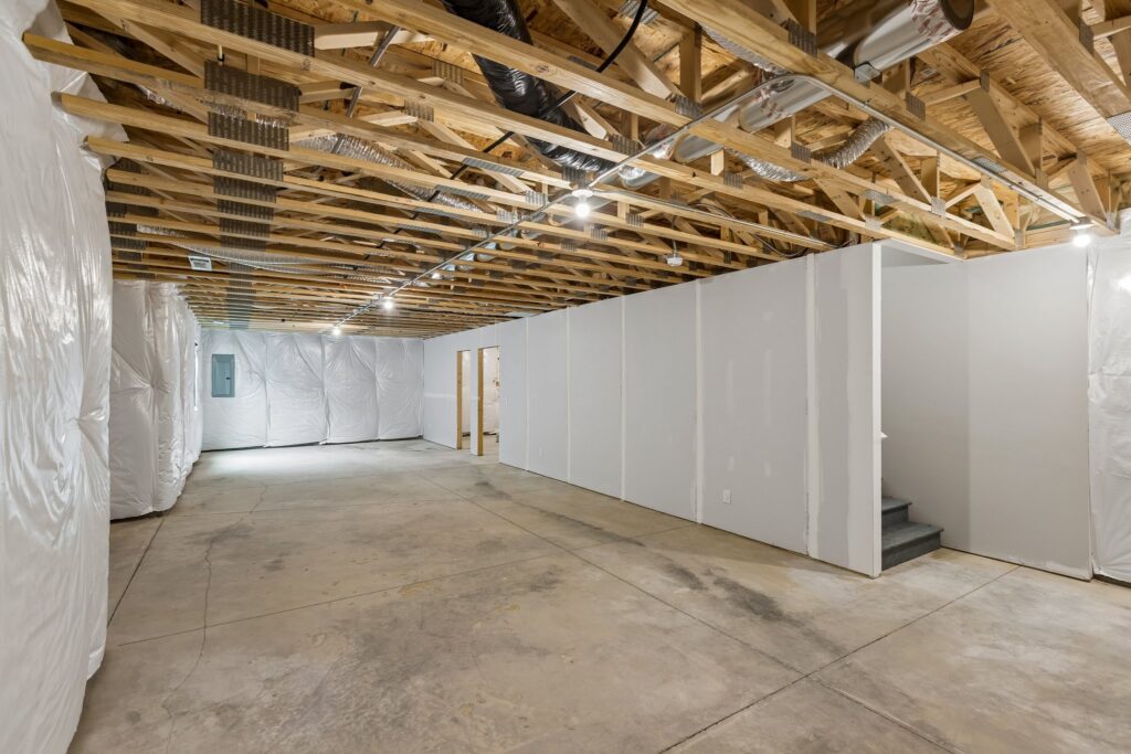 43-web-or-mls-8512 - 6221 N 210th St_043