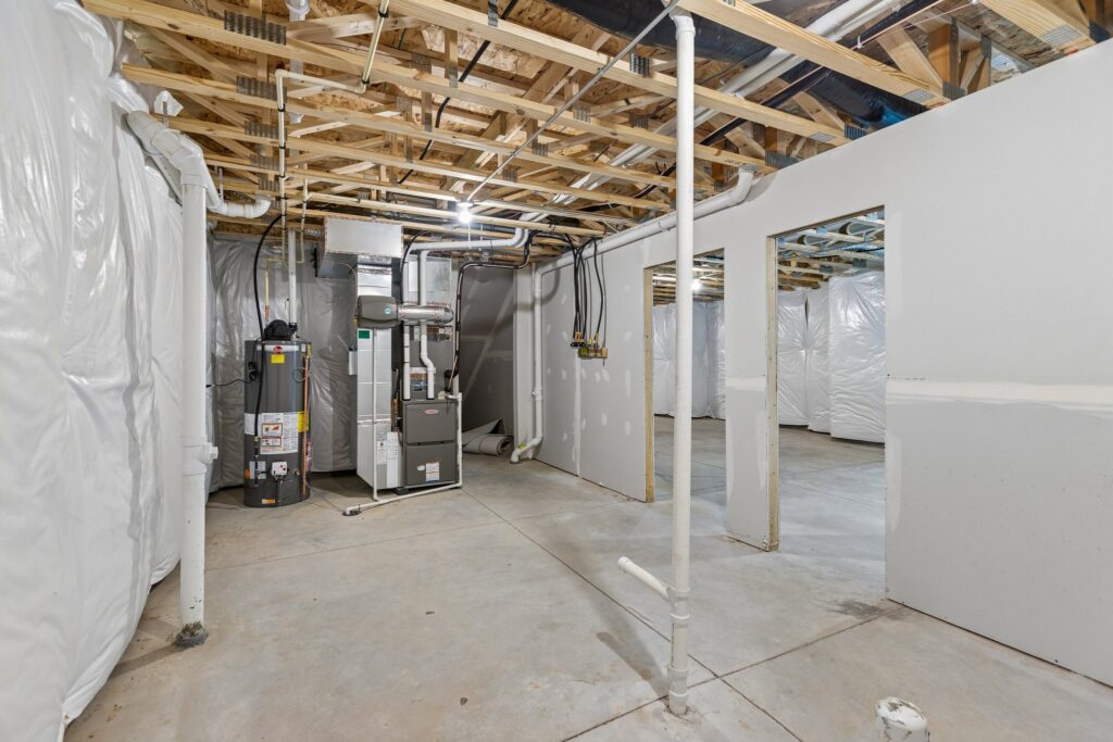 44-web-or-mls-8512 - 6221 N 210th St_044