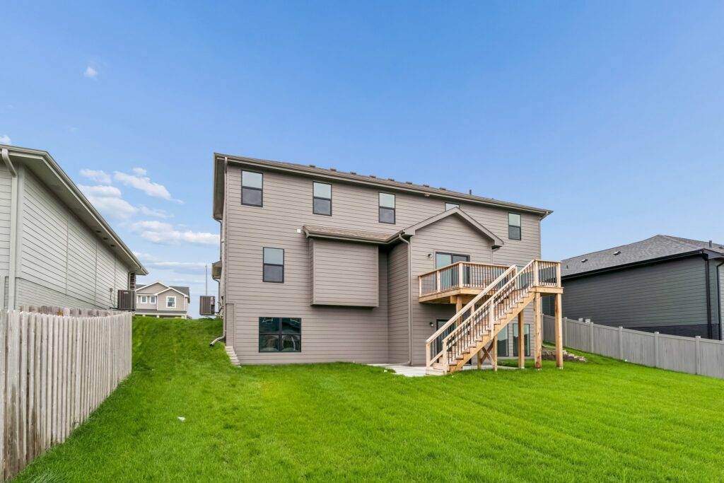 5-web-or-mls-10911 N 161st Ave_005