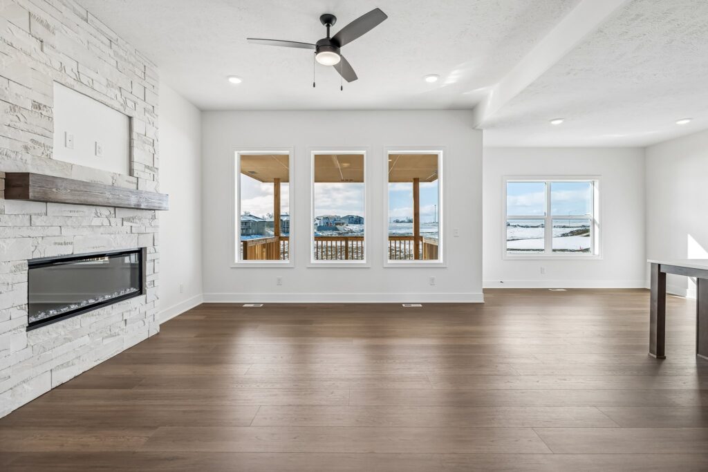 5-web-or-mls-8267 - 21417 Z Street_005