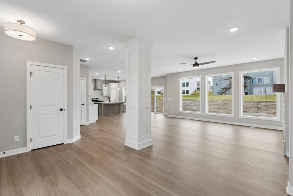 5-web-or-mls-8512 - 6221 N 210th St_005