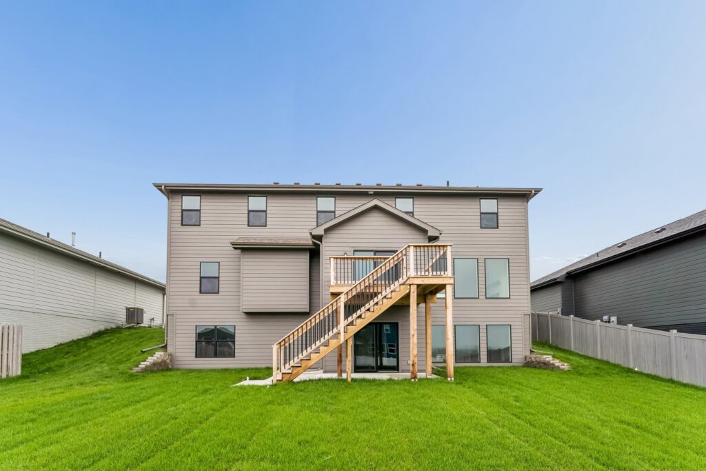 6-web-or-mls-10911 N 161st Ave_006