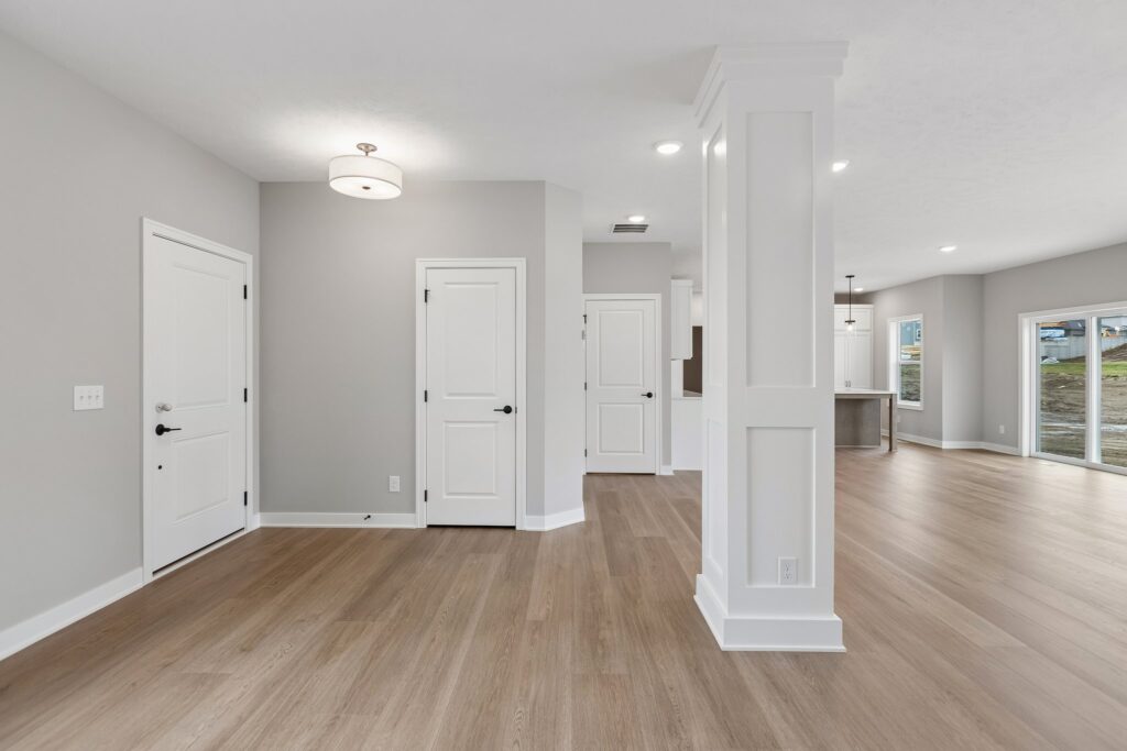 6-web-or-mls-8512 - 6221 N 210th St_006