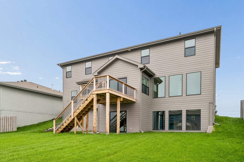 7-web-or-mls-10911 N 161st Ave_007
