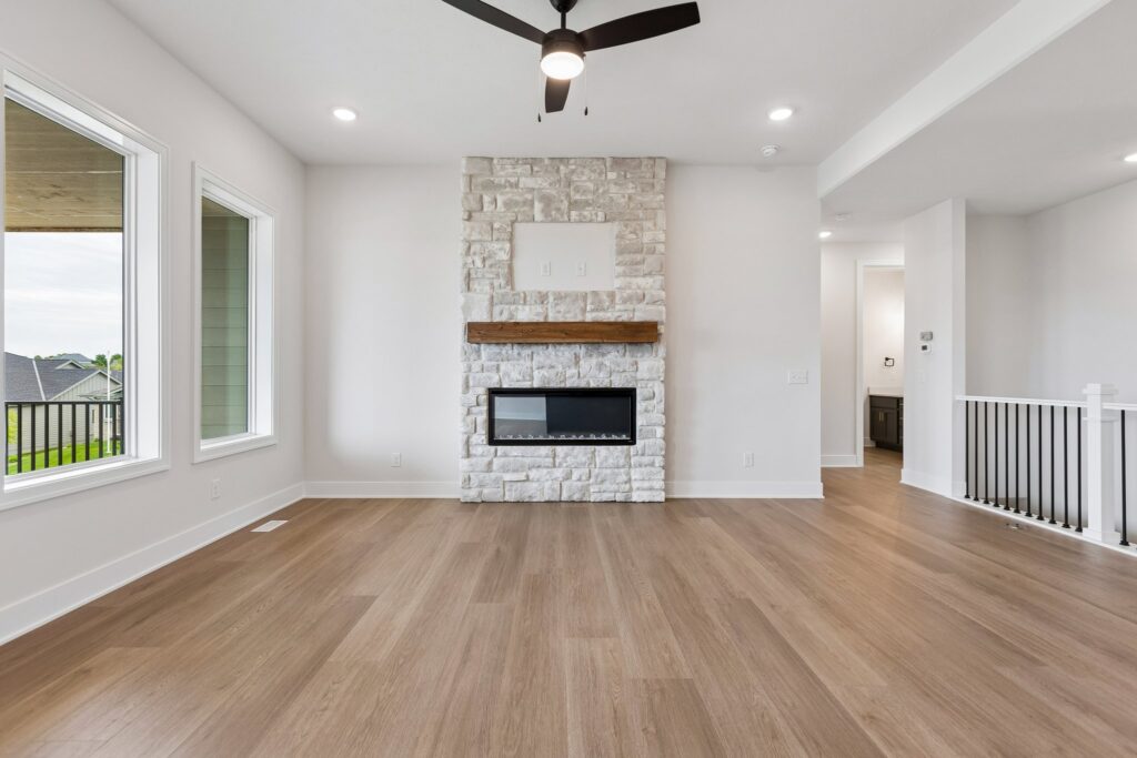 7-web-or-mls-8793 - 7805 N 167th Ave_007