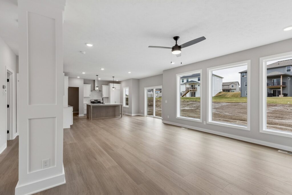 8-web-or-mls-8512 - 6221 N 210th St_008