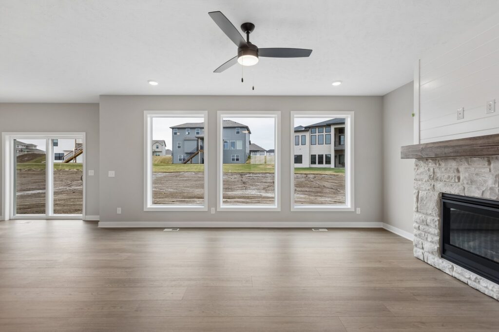 9-web-or-mls-8512 - 6221 N 210th St_009