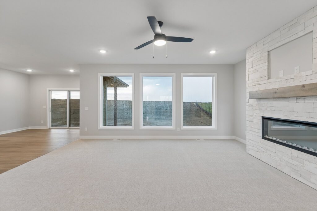 9-web-or-mls-8528 - 8614 Legacy St_009