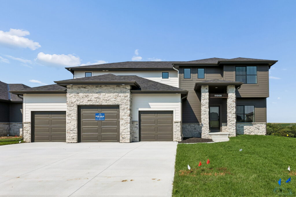 1-web-or-mls-11008 N 172nd St_001