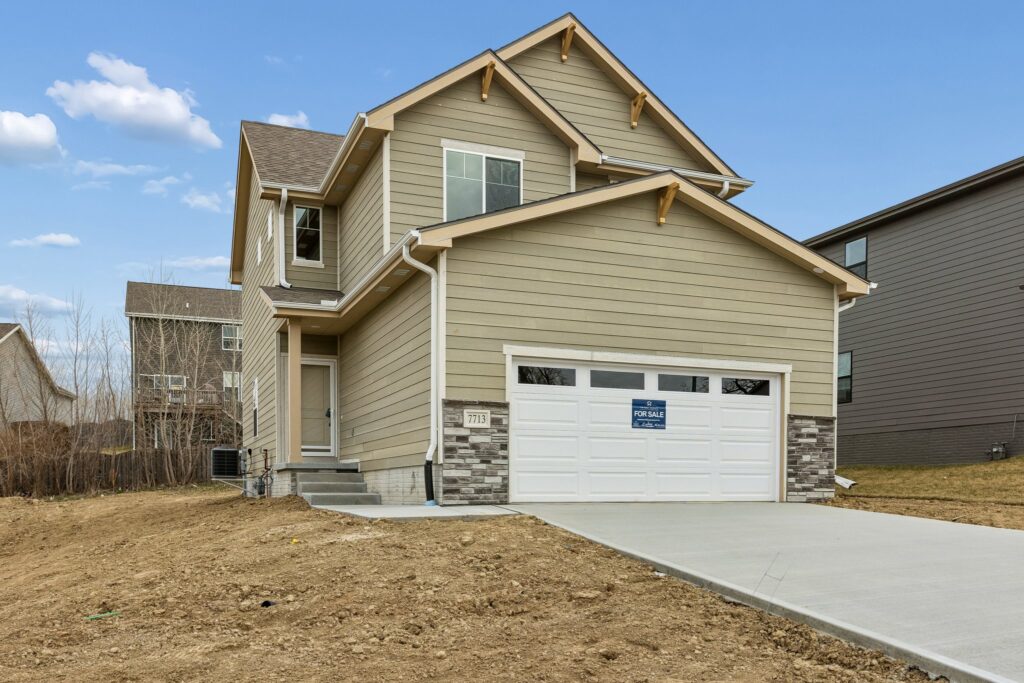 1-web-or-mls-8363 - 7713 N 116th Ave - 001