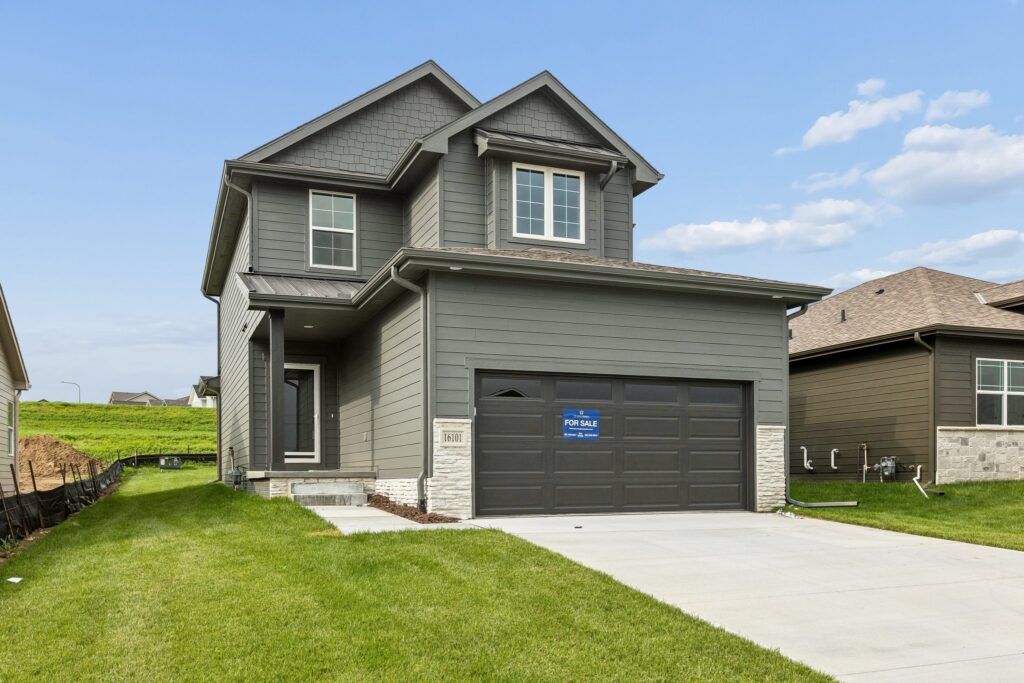 1-web-or-mls-9706 - 16101 Isabella St_001