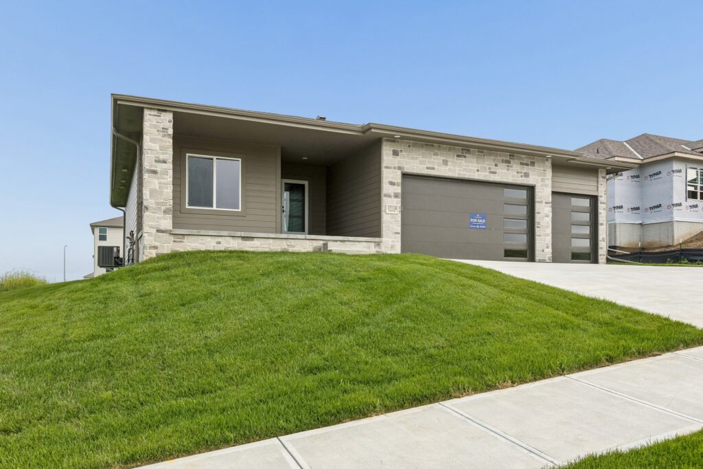 1-web-or-mls-9708 - 17118 Cora St_001