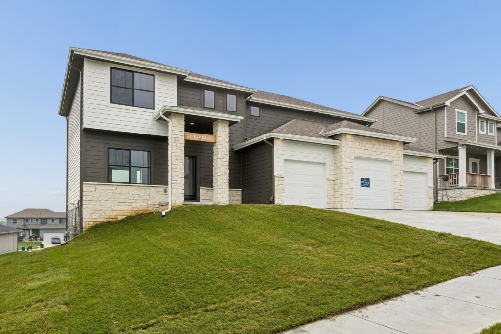 1-web-or-mls-9709 - 11101 N 161st St_001