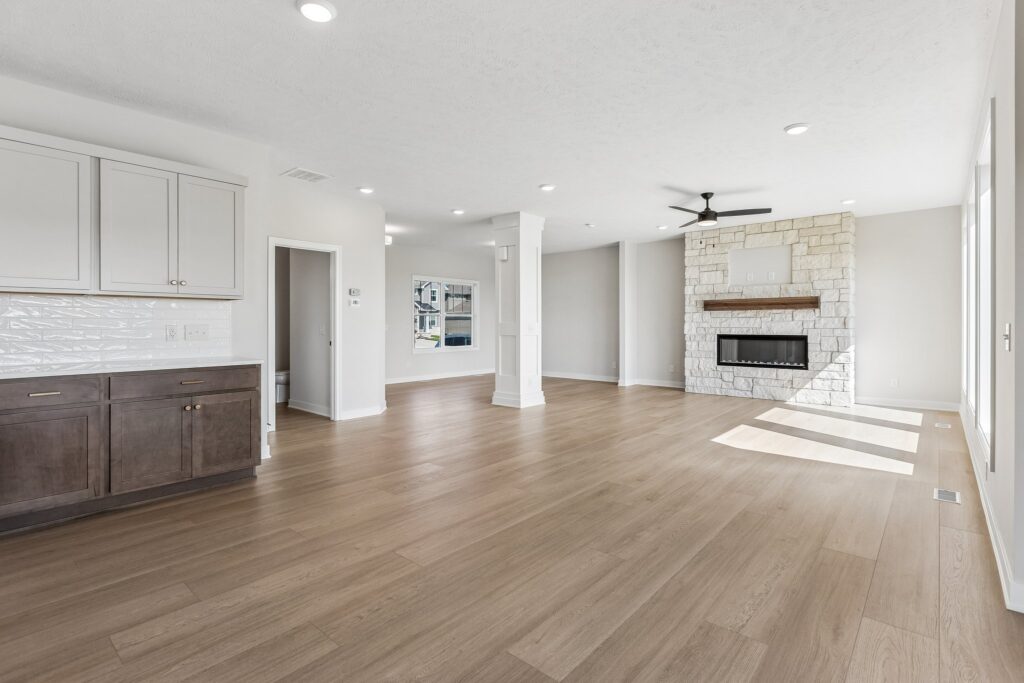 10-web-or-mls-11003 N 159th Ave_010