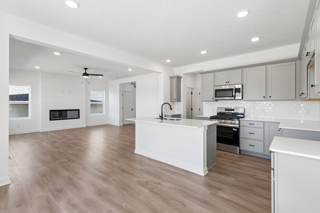 10-web-or-mls-8320 - 7716 N 116th Ave - 010