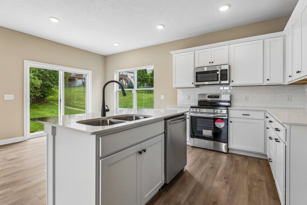 10-web-or-mls-9412 - 7713 N 116th St_010