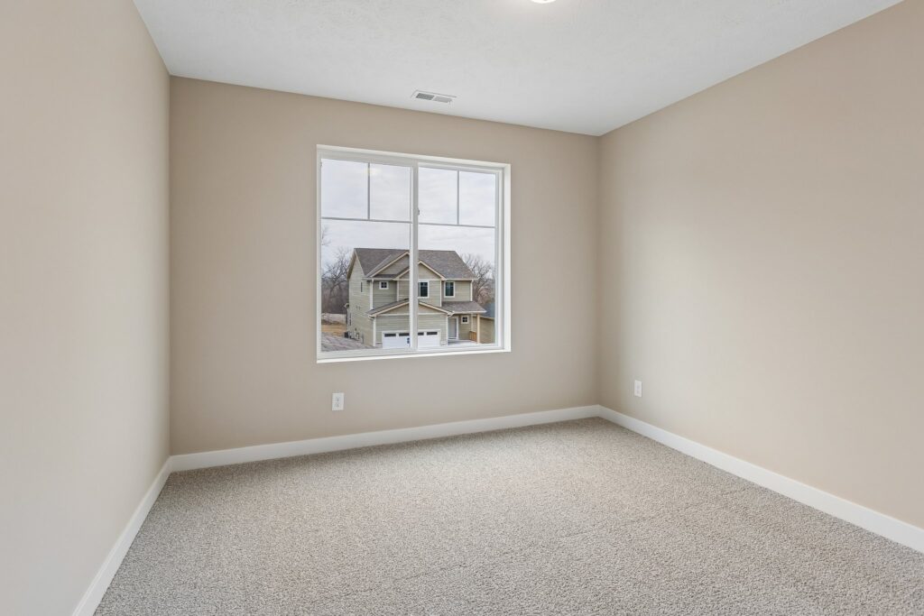 11-web-or-mls-8363 - 7713 N 116th Ave - 011