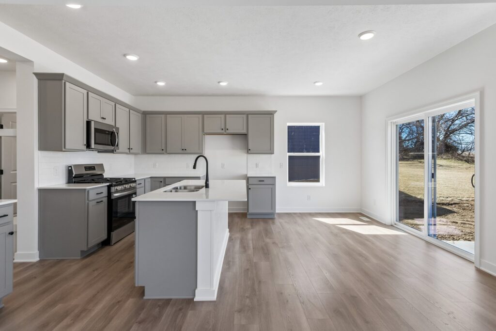 12-web-or-mls-8320 - 7716 N 116th Ave - 012