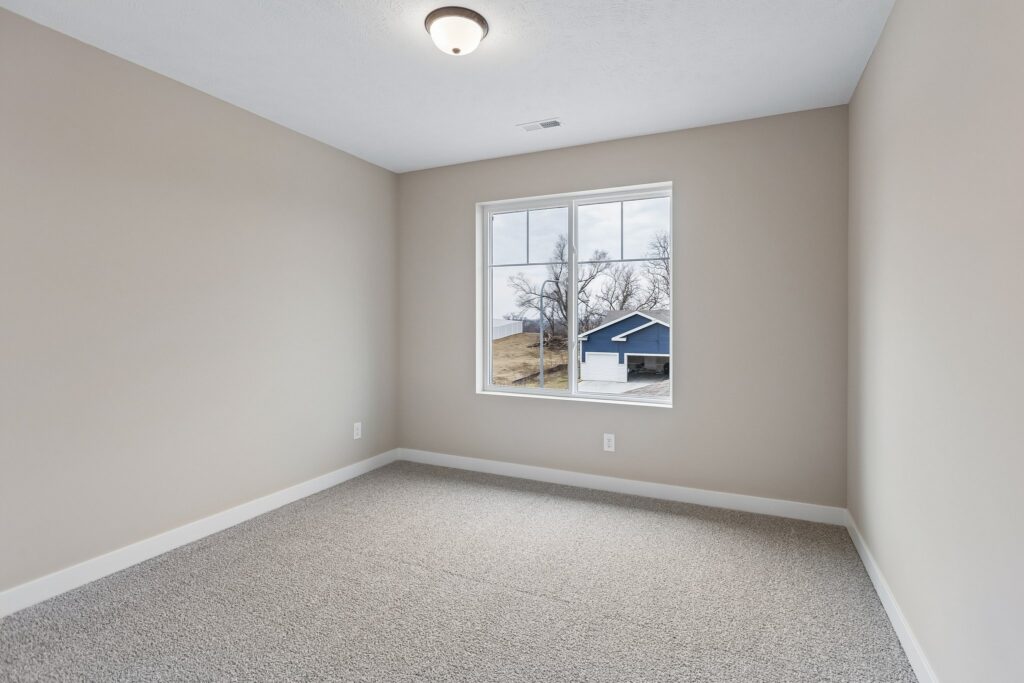 13-web-or-mls-8363 - 7713 N 116th Ave - 013