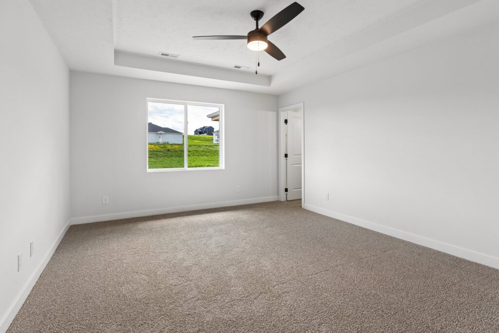 16-web-or-mls-16101 Isabella St_015