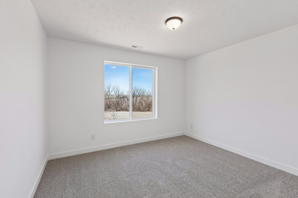 16-web-or-mls-8320 - 7716 N 116th Ave - 016