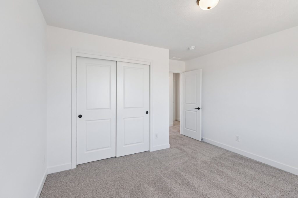 17-web-or-mls-8320 - 7716 N 116th Ave - 017