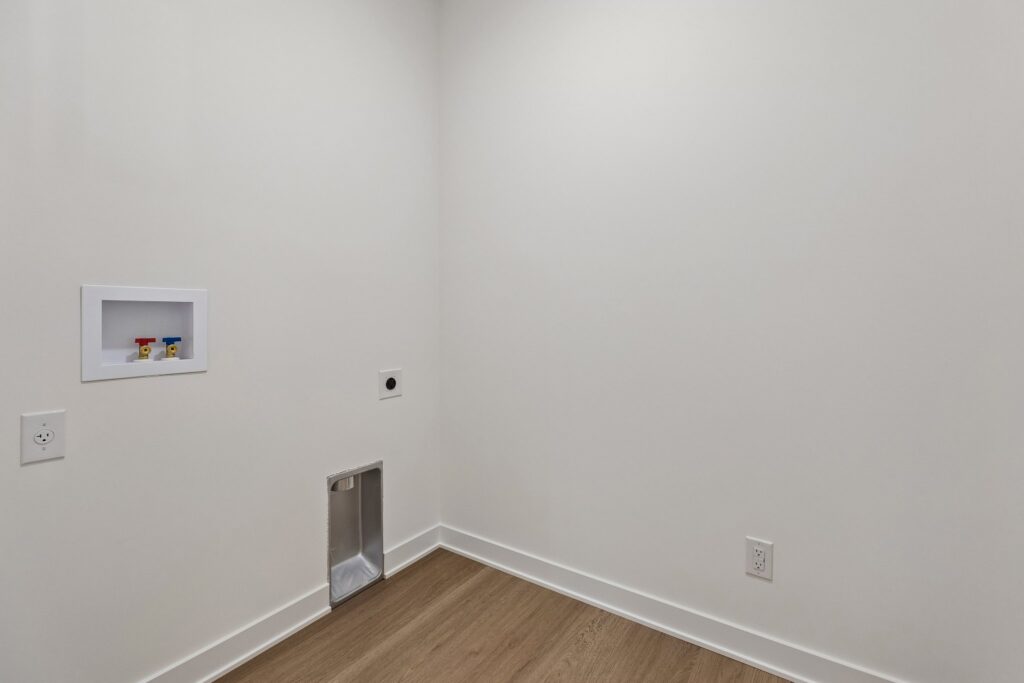 18-web-or-mls-11108 N 173rd St_018