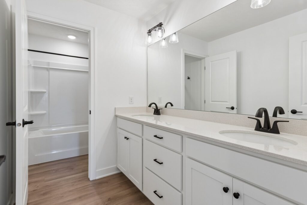 18-web-or-mls-8320 - 7716 N 116th Ave - 018