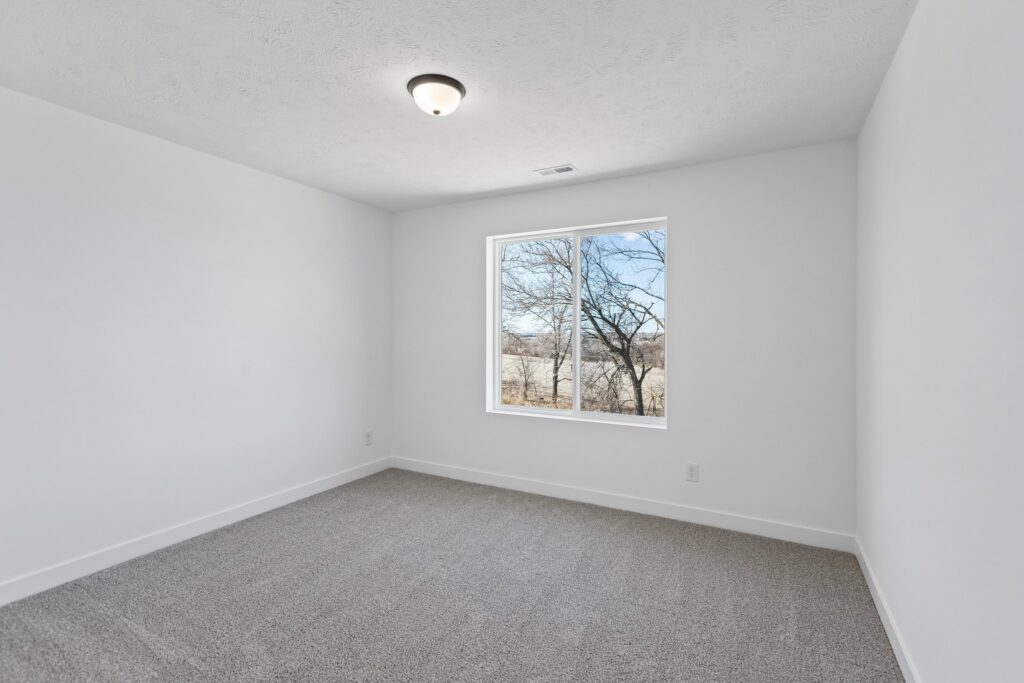 19-web-or-mls-8320 - 7716 N 116th Ave - 019