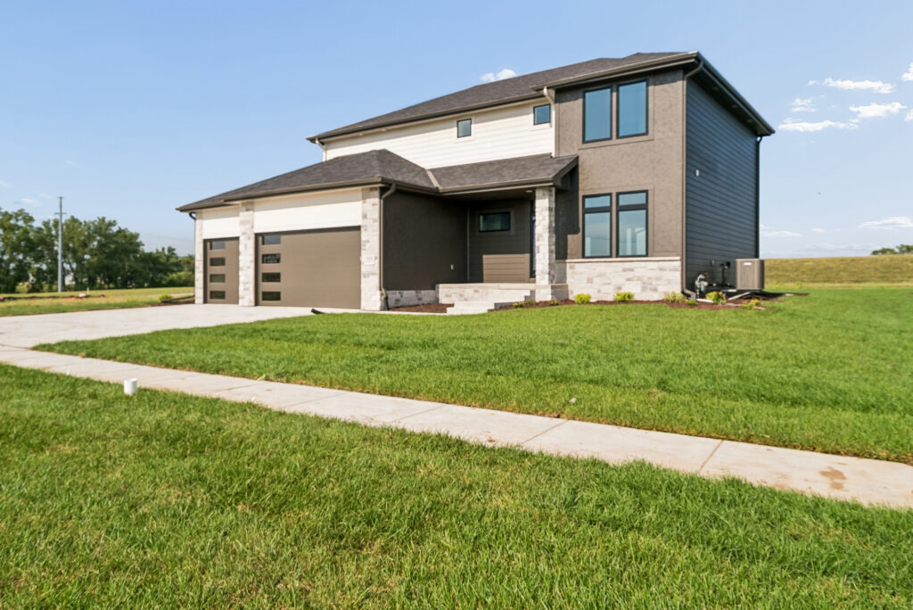 2-print-3806 Prairie Breeze Road_002
