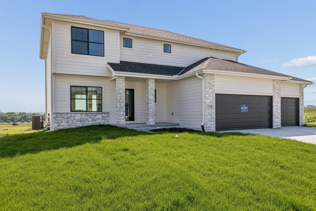 2-web-or-mls-11003 N 159th Ave_002