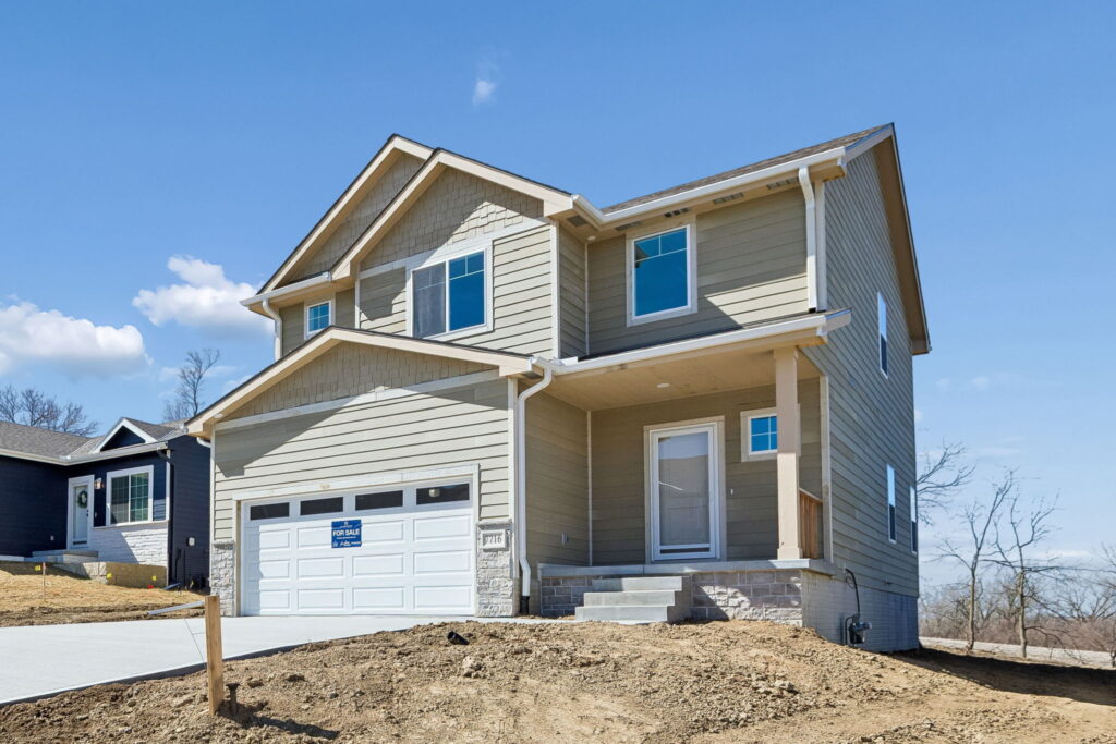 2-web-or-mls-8320 - 7716 N 116th Ave_003